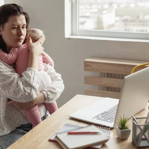 Vida de Mãe: Navegando pelos Desafios e Alegrias da Maternidade