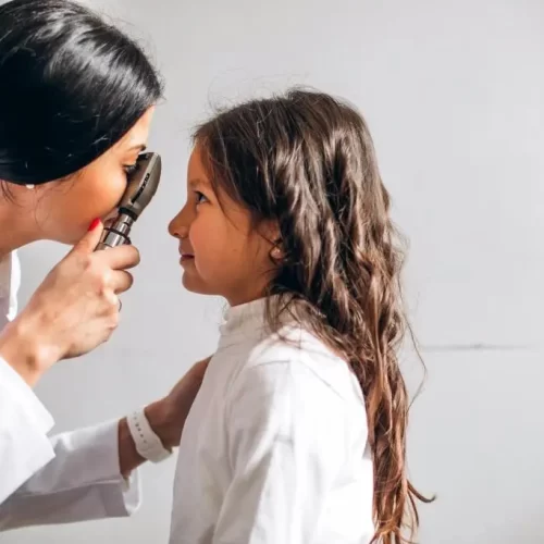 O que é Retinoblastoma? Uma análise abrangente da doença ocular infantil